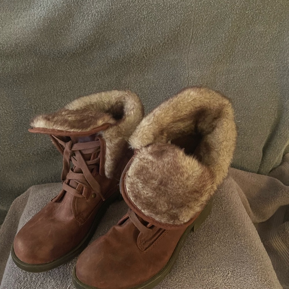 Brown faux fur lined boots